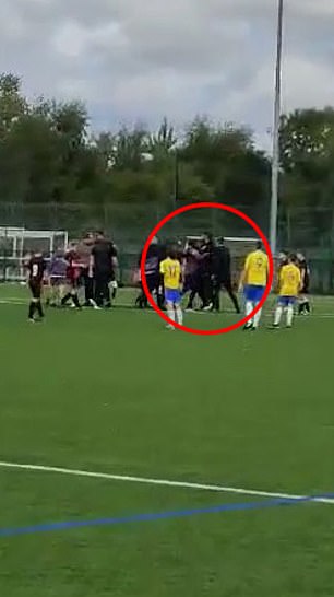 애슐리 윌리엄스는 그의 아들의 U12 경기에서 BBC 전문가 ‘공격 코치’ 후 FA에 의해 기소
