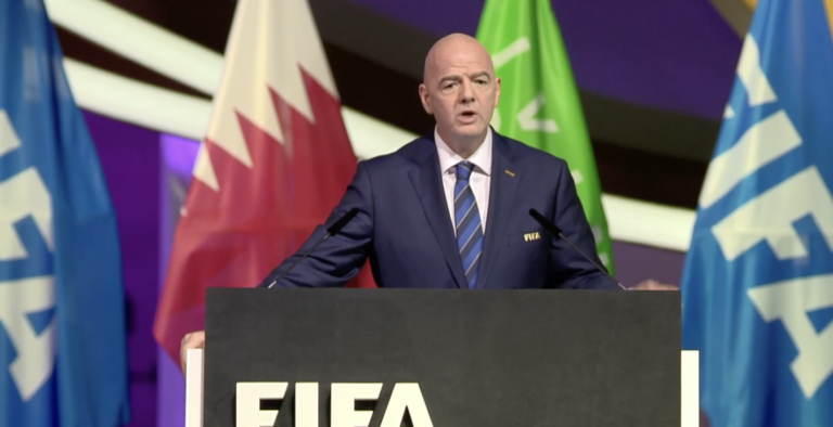 오세아니아 국가들은 FIFA 회장 투표를 인판티노에게 위임합니다.