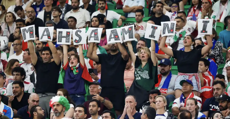 카타르 당국이 시위대를 진압하자 이란인들이 월드컵에서 퇴장한다